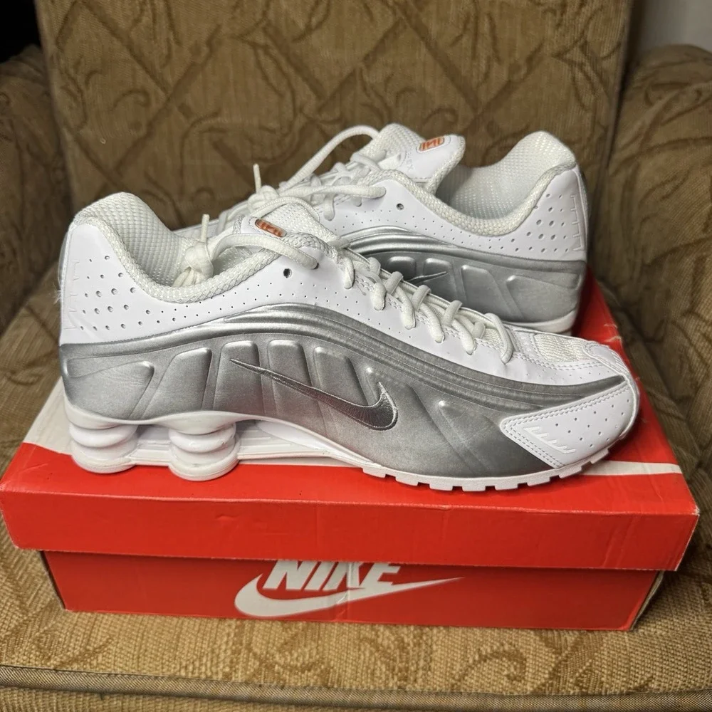 Nike Shox R4 Men's Size 8.5‎ White Metallic Silver 2019 Running Shoes 104265-131